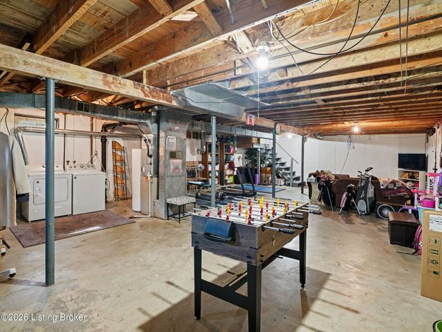 9322 Fairground Rd, Louisville, KY 40291