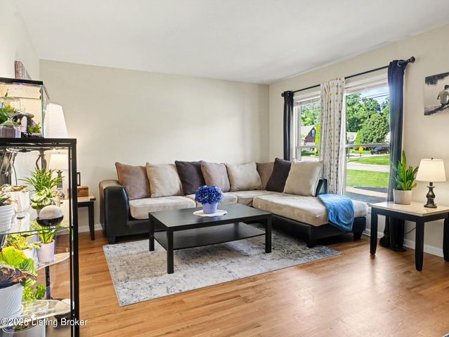 9322 Fairground Rd, Louisville, KY 40291