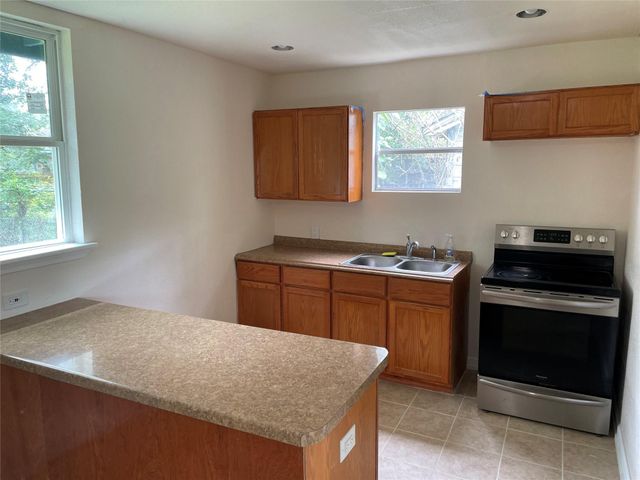 8166 Oak Knoll Lane, Houston, TX 77028