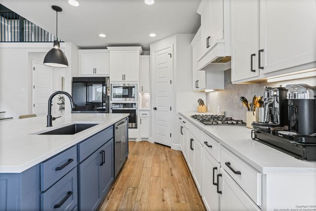 330 Navarro, Boerne, TX 78006