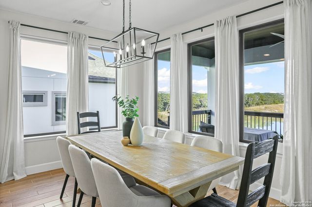 330 Navarro, Boerne, TX 78006