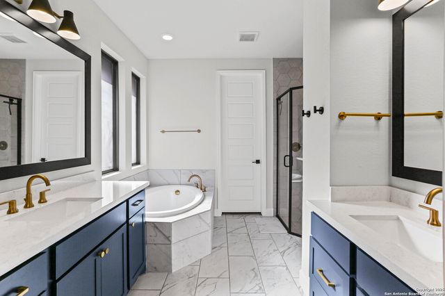 330 Navarro, Boerne, TX 78006