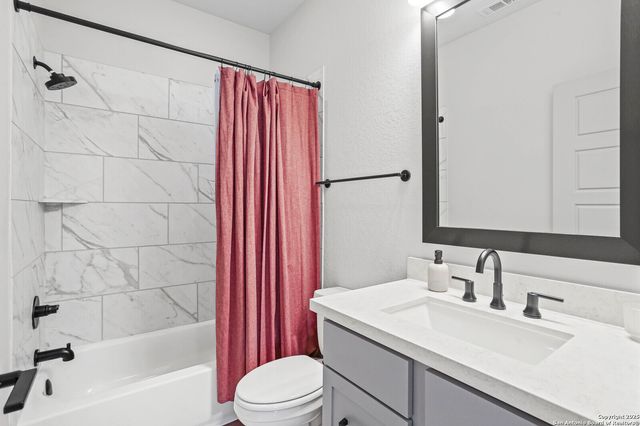 330 Navarro, Boerne, TX 78006