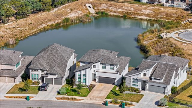 330 Navarro, Boerne, TX 78006