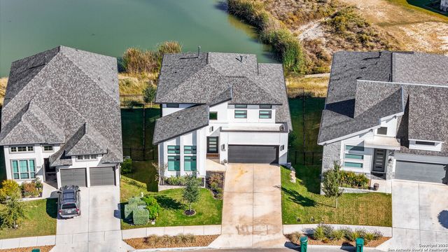 330 Navarro, Boerne, TX 78006