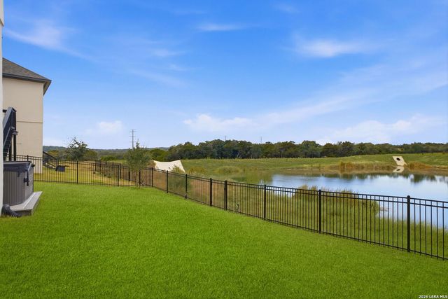 330 Navarro, Boerne, TX 78006