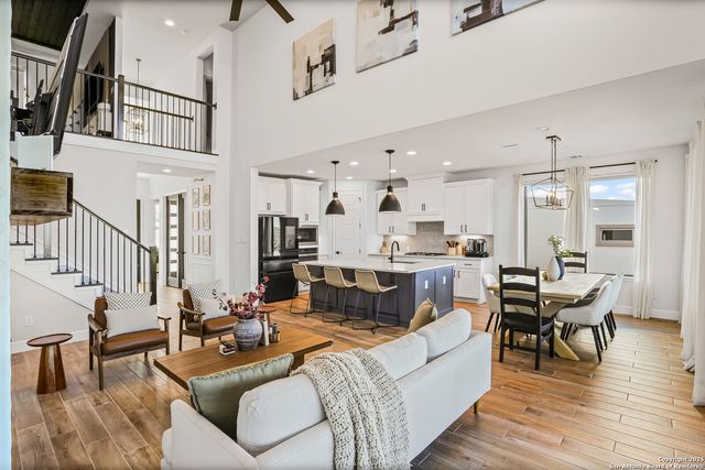 330 Navarro, Boerne, TX 78006