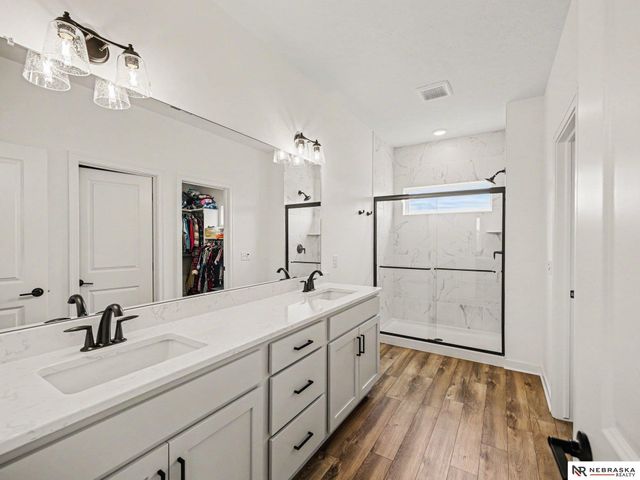 5205 Helwig Avenue, Papillion, NE 68133