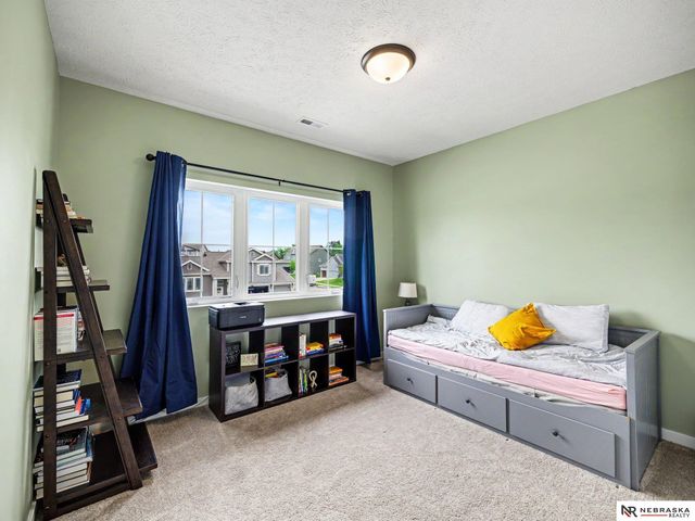 5205 Helwig Avenue, Papillion, NE 68133