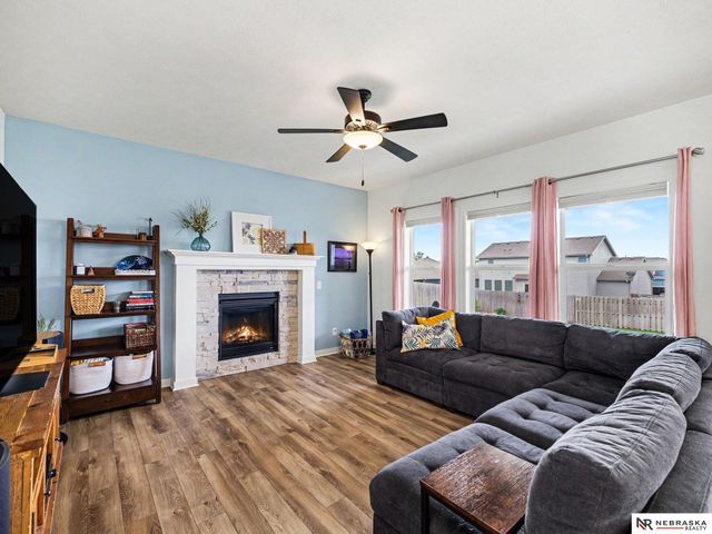 5205 Helwig Avenue, Papillion, NE 68133