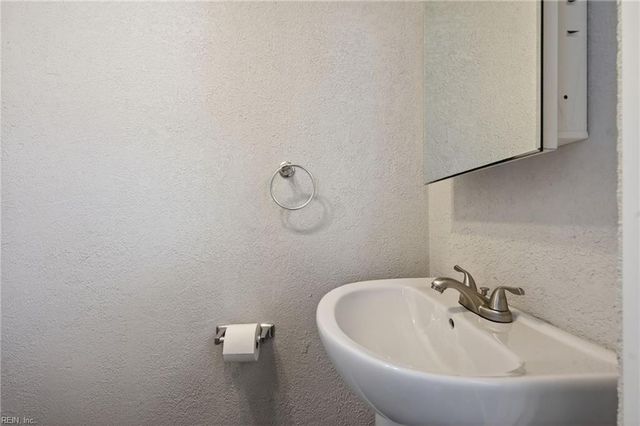 3005 Mattox DR, Chesapeake, VA 23325