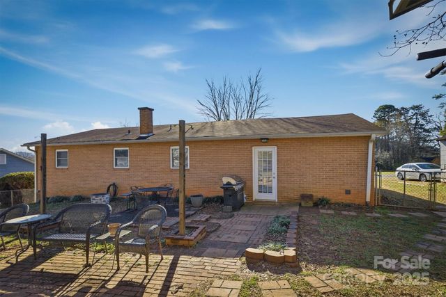 102 Page Street, Morganton, NC 28655