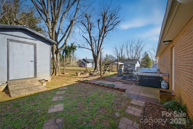 102 Page Street, Morganton, NC 28655