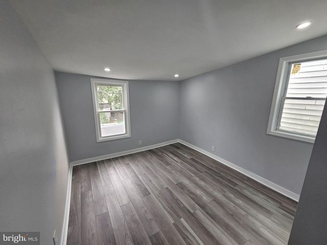 42 OAK ST, Trenton, NJ 08638