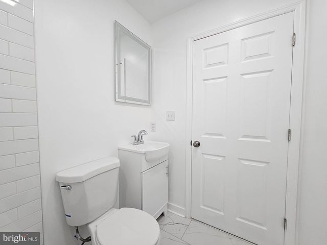 42 OAK ST, Trenton, NJ 08638
