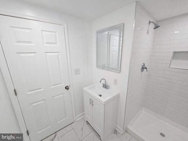 42 OAK ST, Trenton, NJ 08638