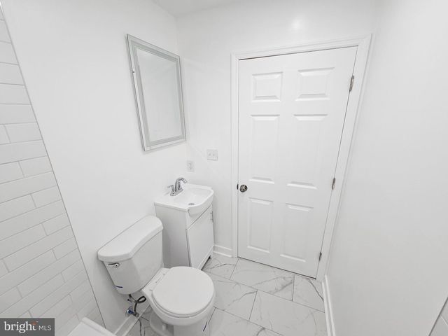 42 OAK ST, Trenton, NJ 08638