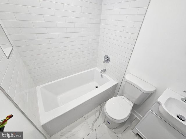 42 OAK ST, Trenton, NJ 08638