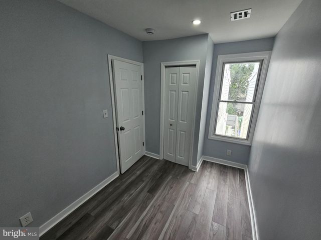 42 OAK ST, Trenton, NJ 08638
