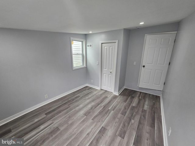 42 OAK ST, Trenton, NJ 08638