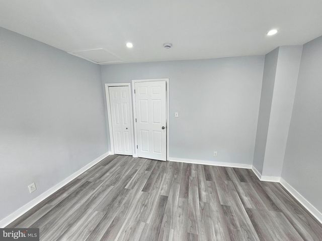 42 OAK ST, Trenton, NJ 08638