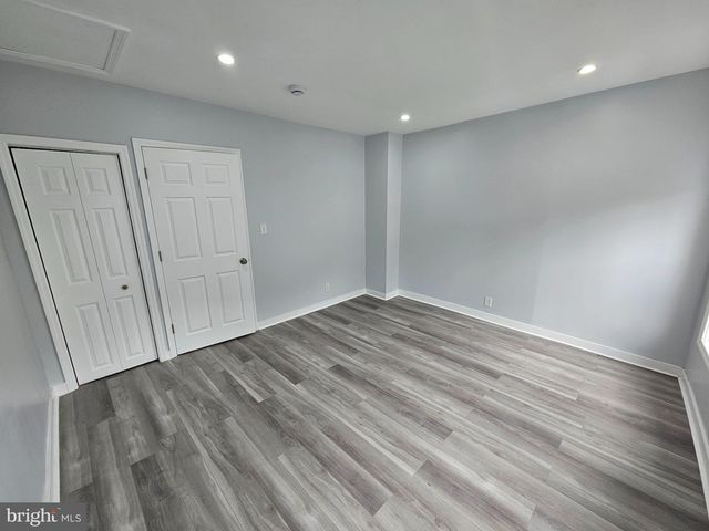 42 OAK ST, Trenton, NJ 08638