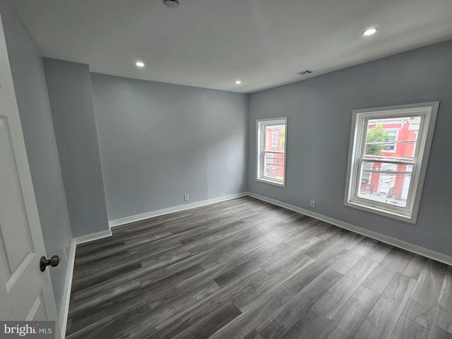 42 OAK ST, Trenton, NJ 08638