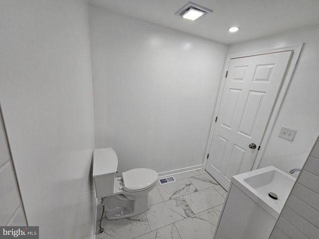 42 OAK ST, Trenton, NJ 08638