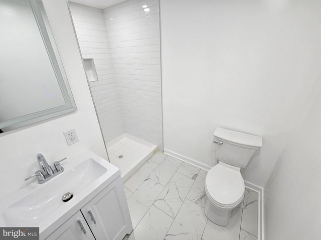 42 OAK ST, Trenton, NJ 08638