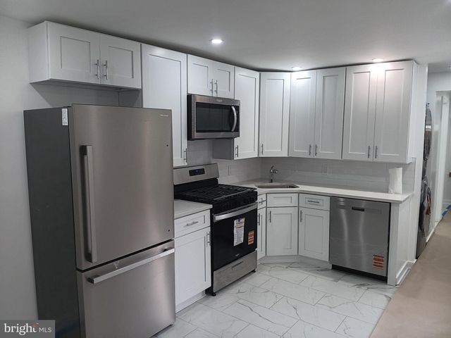 42 OAK ST, Trenton, NJ 08638