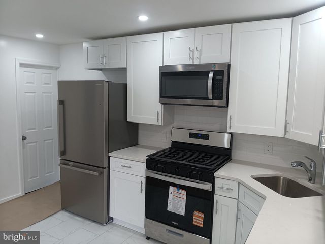 42 OAK ST, Trenton, NJ 08638