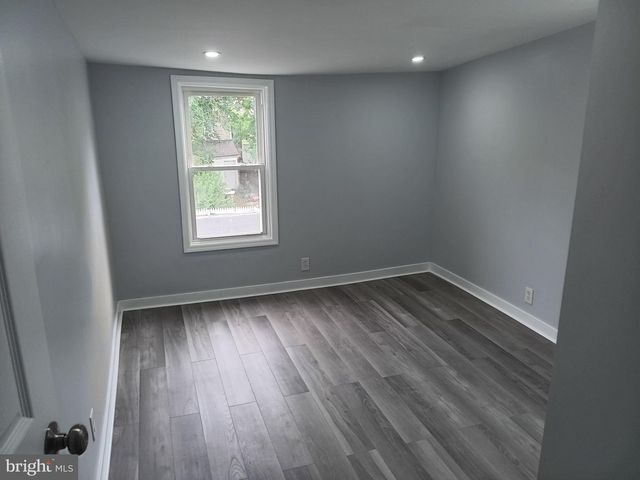42 OAK ST, Trenton, NJ 08638