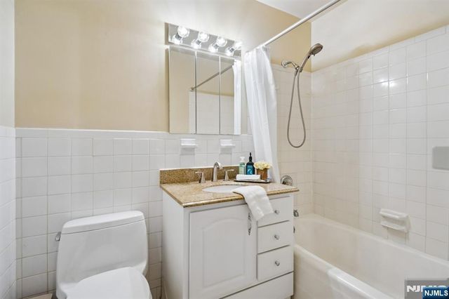 1375 River Road 1A, Edgewater, NJ 07020