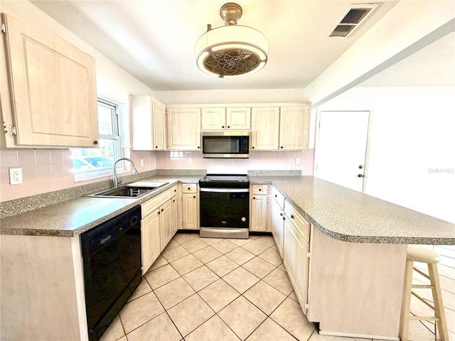 8212 101ST COURT, Seminole, FL 33777