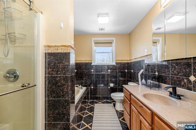 238 Park Avenue, Teaneck, NJ 07666