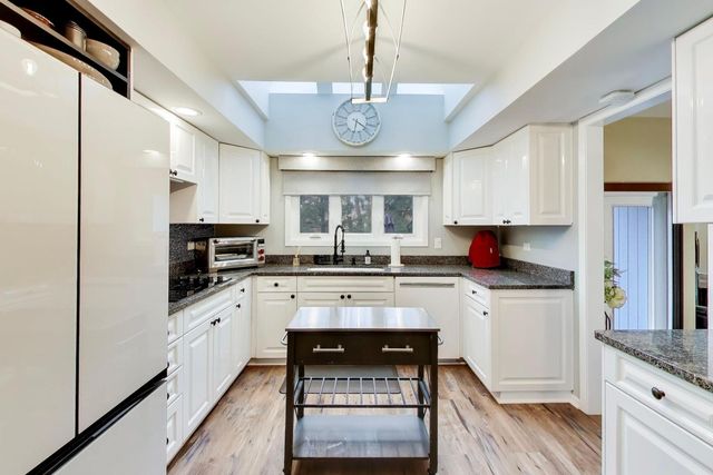 22 Rodeo Drive, Burr Ridge, IL 60527