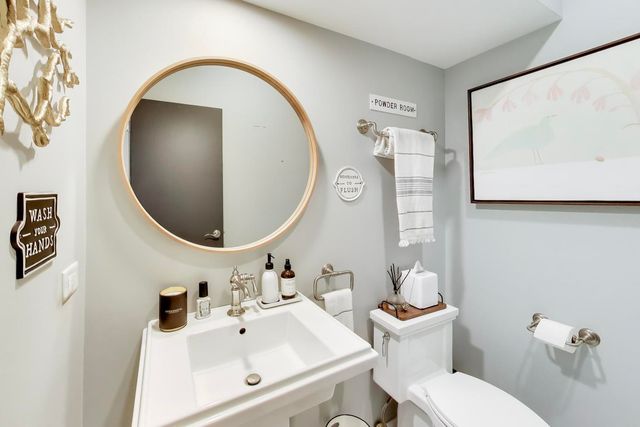 22 Rodeo Drive, Burr Ridge, IL 60527