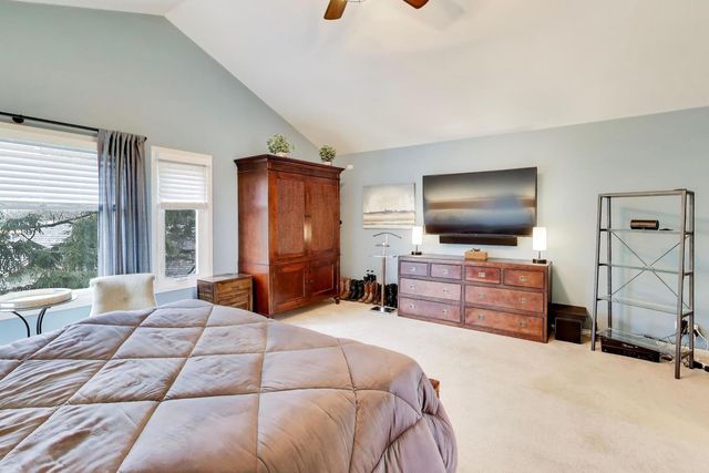 22 Rodeo Drive, Burr Ridge, IL 60527