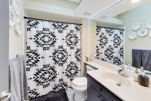 22 Rodeo Drive, Burr Ridge, IL 60527