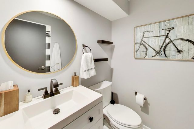 22 Rodeo Drive, Burr Ridge, IL 60527