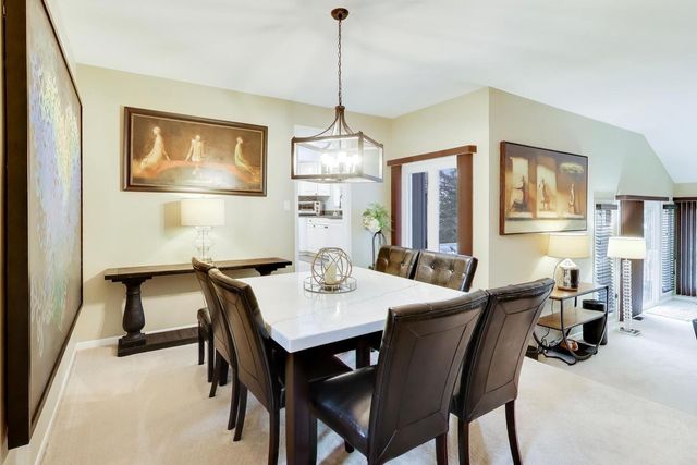 22 Rodeo Drive, Burr Ridge, IL 60527