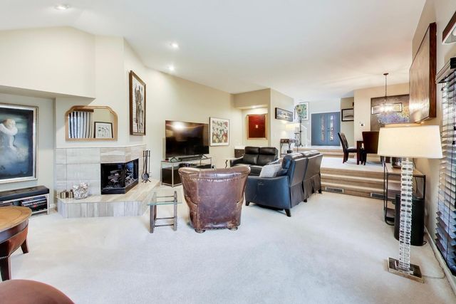 22 Rodeo Drive, Burr Ridge, IL 60527