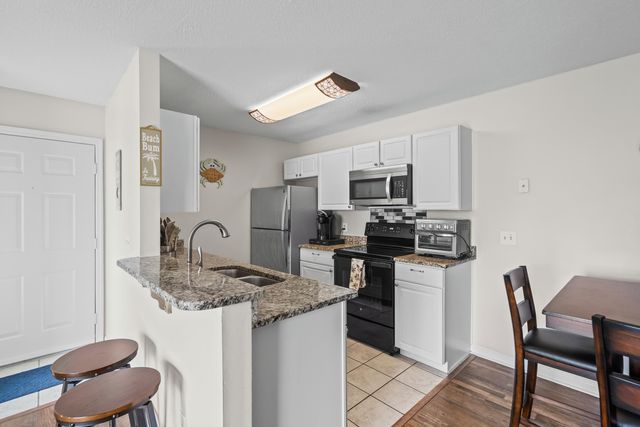 1356 Glenns Bay Rd Apt 202H, Myrtle Beach, SC 29575