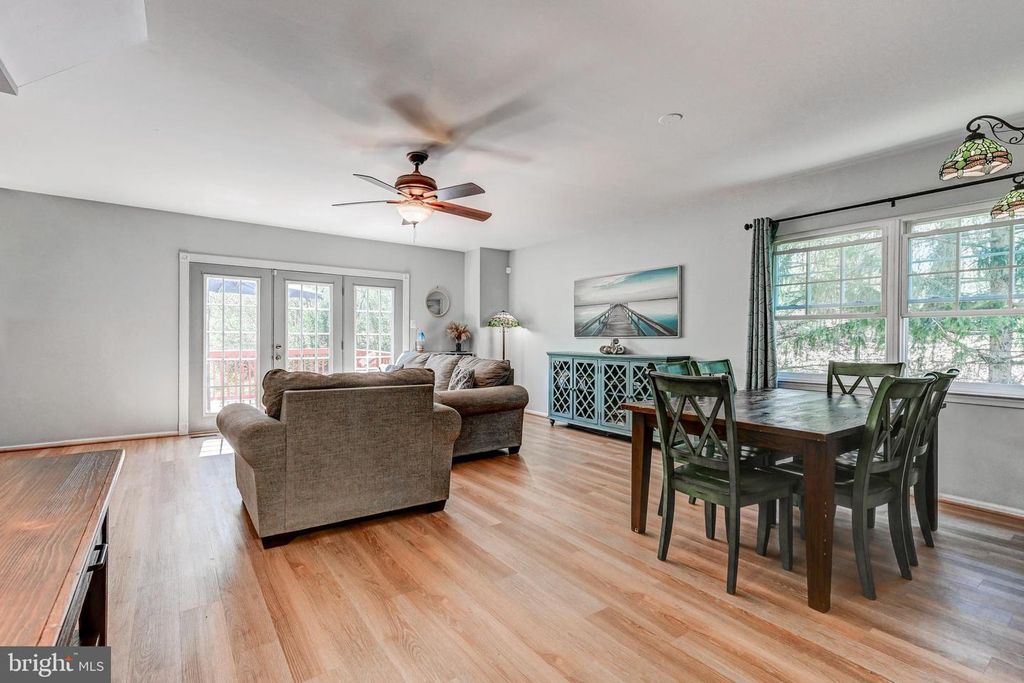 Image 10 of property listing at 17 TIGREFF CT, Baltimore, MD 21234