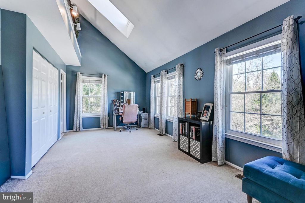 Image 14 of property listing at 17 TIGREFF CT, Baltimore, MD 21234