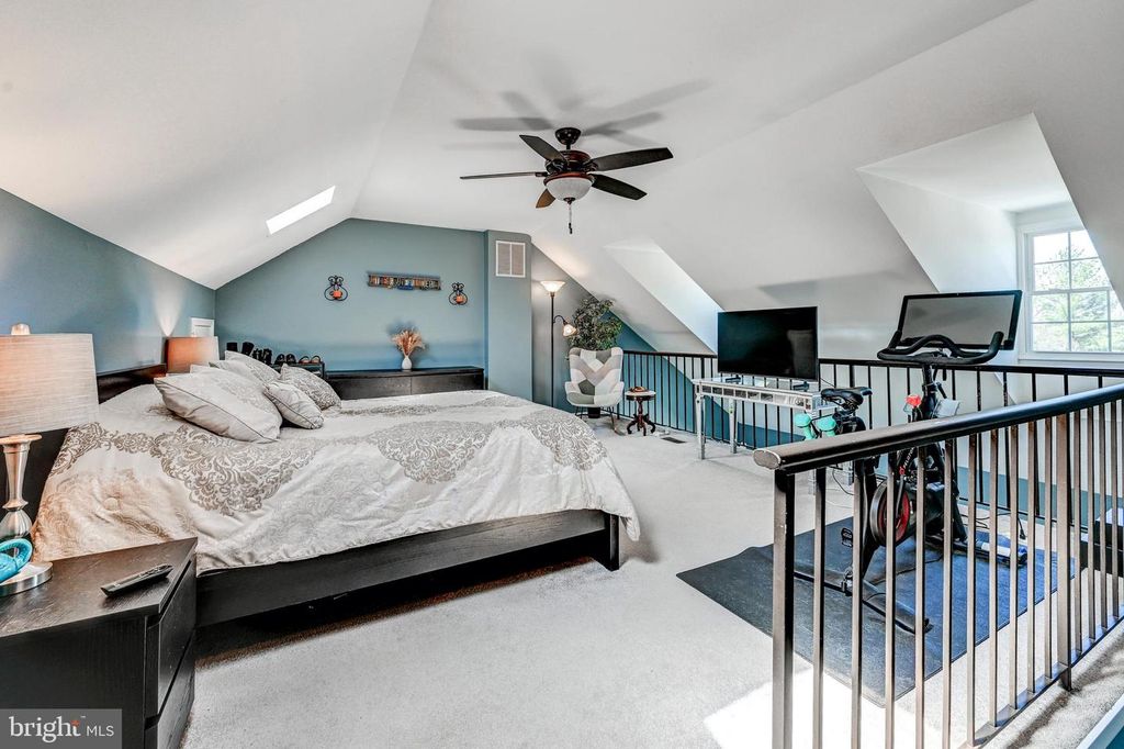 Image 15 of property listing at 17 TIGREFF CT, Baltimore, MD 21234