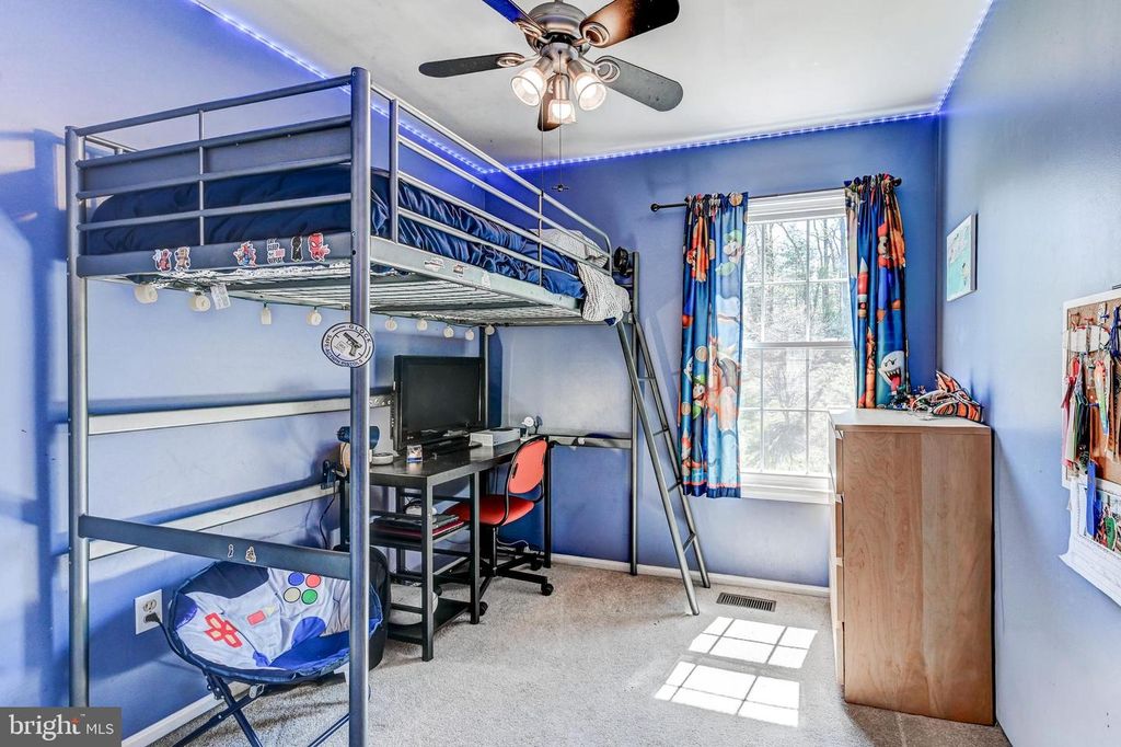 Image 19 of property listing at 17 TIGREFF CT, Baltimore, MD 21234