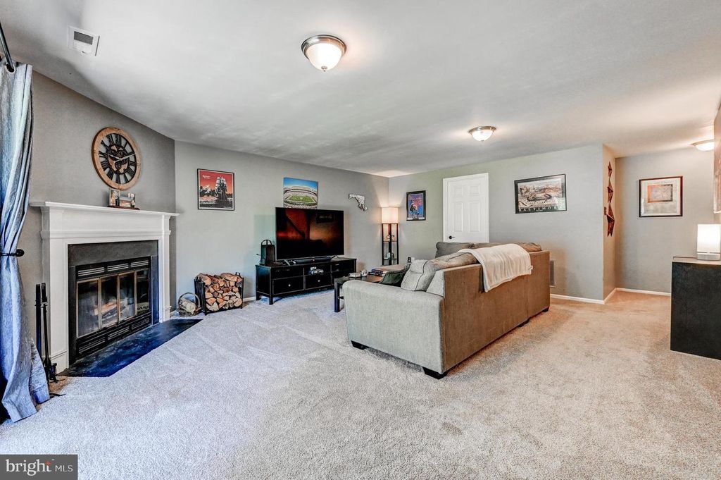 Image 21 of property listing at 17 TIGREFF CT, Baltimore, MD 21234