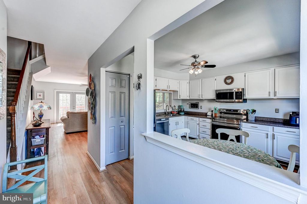 Image 6 of property listing at 17 TIGREFF CT, Baltimore, MD 21234