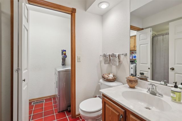 2002 Maple Circle, West Des Moines, IA 50265